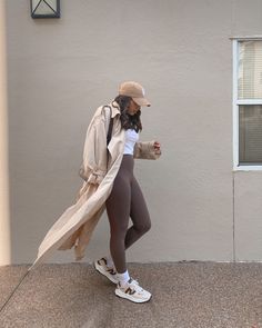 Trendy Trench Coat Outfit, Brown Leggings Outfit, Trench Coat Outfit Ideas, Neutral Leggings, Coat Outfit Ideas, Excited For Summer, Neutral Fall Outfits, Leggings Outfit Winter, Leggings Outfit Fall