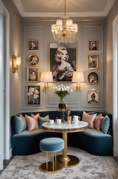 10 Ideas and Inspiration for Hollywood Regency Style Coffee Nooks - afullmug.com Old Hollywood Glamour Closet, Hollywood Regency Decor Kitchen, Old Hollywood Bathroom Decor, Regency Era Home Decor, Regency Decor Interior Design, French Glam Decor, Old Hollywood Aesthetic Room, Old Hollywood Interior Design, Old Hollywood Living Room