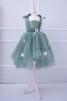 If you're searching for an exquisite dress that will make your little one shine on her special day, our Sage Green Butterfly Dress is the perfect choice! She will feel like a true fairy princess in this enchanting dress, designed with attention to detail and comfort in mind. This dress is perfect for first birthday parties, flower girl duties, or any other special occasion where your little one needs to look her best. With its beautiful hot pink color and delicate butterfly details, this dress i Girls Sage Green Dress, Fairy Flower Girl Wedding, Flower Girl Green Dresses, Flowergirls Dress Sage Green, Sage Green Toddler Dress, Flowergirls Dress Green, Fairy Flower Girl Dress, Flower Girl Dresses Sage Green, Flower Girl Dresses Green