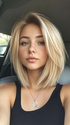 25 Fabulous Short Haircuts for Oval Faces Chubby Face Bob Haircut, Bobs For Oval Face Shape, Soft Bob With Bangs, Bob Cut For Oval Face, Short Hair Cuts For Women Oval Face, Big Face Haircut, Long Oval Face Haircuts, Shirt Hair Haircut, Oval Face Bob Haircut