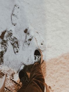 #snow #vans #brownpants #brown #beige #footprints Snow Vans, Aesthetic Vans, Sorel Winter, Brown Pants, Sorel Winter Boot, Winter Boot, Boots