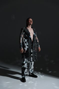 Presenting the festival men's outfit, an attire designed for dynamic performance contexts. This outfit is crafted from reflective Italian mirror fragments, creating a vibrant disco ball effect in response to surrounding light. The outfit comprises a long vest and matching trousers. The vest maintains a relaxed fit to ensure ease of movement, essential for dance performances or active events. Similarly, the trousers are designed to provide a harmonious look while supporting the necessary flexibility for a wide range of movements. The fragmented mirrors catch light from various angles, reflecting it back and producing a spectacular disco ball effect. This captivating light play enhances the wearer's visibility and provides a distinctive visual experience for the audience. The festival men's Mirror Costume, Mirrored Costume, Ball Mirror, Disco Ball Mirror, Italian Mirror, Mirror Clothes, Dance Event, Wedding Silver, Gilet Long