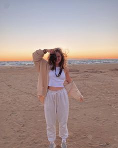 Cold Beach Day Outfit Spring, Beach Aesthetic Outfits Modest, Gloomy Beach Day Outfit, Chilly Beach Outfit, Beach Asthetics Outfit, Beach Town Aesthetic Outfit, Aesthetic Summer Outfits Modest, Day Trip Outfit Summer, Modest Beach Outfits Women