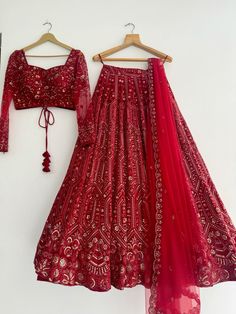 Red Colour Lehenga, Red Lengha, Indian Long Dress, Lehenga Ideas, Indian Outfits Modern, Fashion Course, Kerala Saree Blouse Designs, Model Blouse