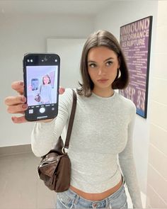 Emma Aurora, 2024 Era, Short Hair Outfits, Haircut Inspo, Brown Hair Inspo, Hair Inspiration Short, Cindy Kimberly, Haircuts Straight Hair, New Haircuts