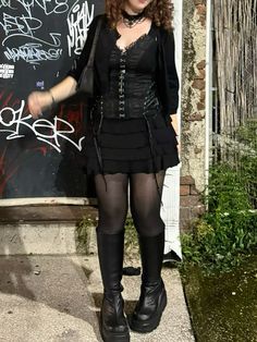 Black Corset Outfit With Skirt, Goth Outfits Corset, Goth Going Out Outfit, Goth Night Out Outfit, Goth Club Outfit, Goth Concert Outfit, Goth Corset Outfit, Y2k Goth Aesthetic, Ae Outfits