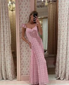 Long Summer Dresses Aesthetic, Summer Girly Outfits, Bianca Stratford, Loveshackfancy Aesthetic, Summer Dresses Aesthetic, Dresses Aesthetic, Long Summer Dresses, A Mirror, Girly Fashion