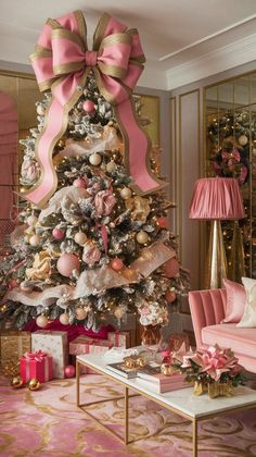 Create a glamorous holiday vibe with sophisticated pink Christmas decor ideas. Perfect for those who love stylish celebrations. Pink Christmas Decor Ideas, Christmas Tree Colour Scheme, Dress Form Christmas Tree, Pink Christmas Decor, Stylish Tips, Rose Gold Christmas, Hosting Holidays, Pink Christmas Decorations, Pink Christmas Tree