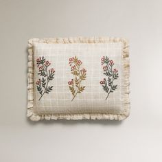 FUNDA COJÍN BORDADO FLOR Living Room Cushions, Zara Home, Cushion Covers, Zara, Cushions, Embroidery