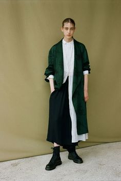 Y’s Spring 2018 Ready-to-Wear Collection - Vogue Fashion 2018, Fashion Show Collection, Yohji Yamamoto, Japanese Fashion, Fashion Advice, White Shirt, Editorial Fashion, Stylish Outfits