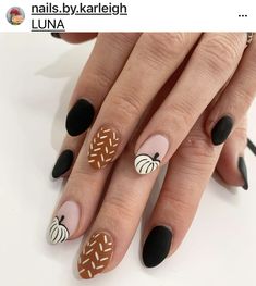 Fall Nail Inspiration Autumn Almond, Hand Painting Nail Art, Black And White Fall Nails, Easy Cute Fall Nails, Round Nail Designs Fall, Acrylic Nails With Pumpkins, Simple Nail Ideas Fall, Burnt Orange Matte Nails, Olive Green Fall Nail Designs