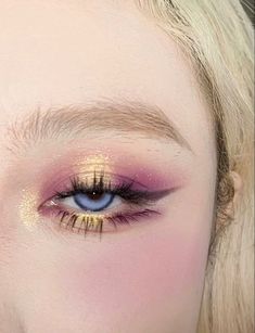 Simple Cute Makeup Looks, Dreamy Makeup, Cute Eye Makeup, Hilarious Tweets, Makeup Artist Tips, My Community, Creative Eye Makeup