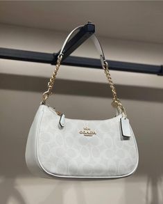 Coach Astetic, Must Have Purses, Cute Purses Aesthetic, Tas Celine, Nice Purses, Tas Coach, Shoulder Bag Aesthetic, Coach Mini Bag, Tas Lv