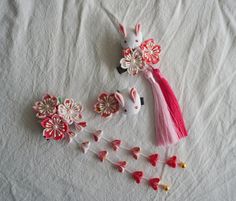 Handmade Japanese Traditional Tsumami Kanzashi Hair Clip Pin Kimono Yukata Outfit Wedding Ornament Pink Purple Sakura and Cute White Rabbit  The beauty and grace of flowers, with the soft swing of petals. Perfect for any outfit or yukata! This piece has a very beautiful look for wedding or any other event . Quantity: 1 piece   Suit for yukata and kimono,wedding and any outfit you like. Please see picture for more details. Due to differences in computer monitors, actual colors may vary slightly f Japanese Kimono Hairstyle, Yukata Outfit, Purple Sakura, Cute White Rabbit, Tsumami Kanzashi, Silver Hair Pin, Kimono Yukata, Wedding Kimono, Transparent Flowers