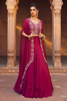 Cape Lehenga, Lehenga Designs Simple, Gaun Fashion, Designer Party Wear Dresses, Designer Dresses Casual, Party Wear Indian Dresses, Stylish Dress Book, Lehenga Designs, Indian Fashion Designers