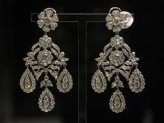 What Happened to Elizabeth Taylor's Jewelry? Value Today & Owners Antique Diamond Earrings, Mike Todd, Visiting Paris, Diamond Chandelier, Liz Taylor, Jewellery Exhibition, The Bling Ring, 1928 Jewelry