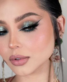 Social Glam Makeup, Makeup Verde, Green Dress Makeup, Makeup Social, Makeup Ojos, Green Makeup