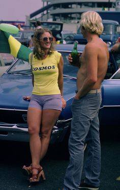 cosmos Vintage Pin Ups, 70s Women, Soccer Match, White Trash, 1970s Fashion, Fashion People, 70s Fashion, Fitness Inspo, Muscle Cars