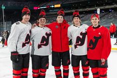 the hockey team is posing for a photo on the ice