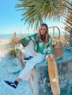 Surf Girl Outfits, Surf Outfit Women, Surfer Style Outfits, Surf Aesthetic Outfit, Billabong Outfits, Outfit Women Winter, Surfer Outfit, Surfer Girl Outfits, Surfer Girl Aesthetic