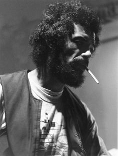 Photo of Gil SCOTT-HERON Portrait of American soul and jazz musician Gil Scott-Heron (1949 - 2011) at the Portobello Hotel, London, United Kingdom, 1983. (Photo by Erica Echenberg/Redferns) Heron Pictures, Portobello Hotel London, Black Music Artists, Heron Photo, History Icon, Gil Scott Heron, Quiet Storm, Black Panther Party, Soul Singers