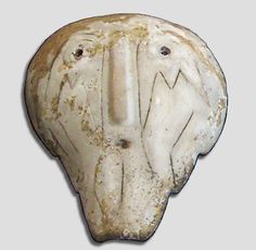 an elephant's head is shown on a white background