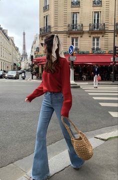 Classy Layered Outfits, Romcom Aesthetics Outfits, Classic Fashion Style Summer, Effortless Picture Ideas, Cute Business Casual Outfits Colorful, Modern Feminine Style Outfit, China Travel Outfits, Elegant Mom Style, Modest Paris Outfits