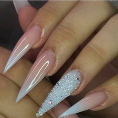 Stilleto Nails Designs, Unghie Sfumate, Pointy Nails, Stiletto Nails Designs, Makijaż Smokey Eye, Bling Acrylic Nails, Glam Nails, Coffin Nails Designs, Fire Nails