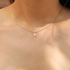 Show your love for pearls every single day with this delicate & gorgeous pearl necklace that features a durable gold chain and a freshwater pearl with high luster. Danty Necklace, Aesthetic Ring, 14th Wedding Anniversary, Ring Aesthetic, Raw Opal, Gold Statement Earrings, Opal Studs, Minimal Jewelry, Mens Pendant