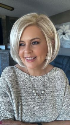 Silver Bob Haircut, Cute Short Bob, Bob Lung, Short Face, A Bob Haircut, Fine Hair Cuts, Thick Hair Cuts, Edgy Short Hair