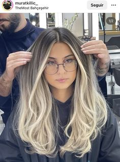 Blonde Hair Brown Roots, Money Piece Hair Ideas, Dark Roots Blonde Hair Balayage, Face Framing Highlights, Money Piece Hair, Balayage Hair Ash, Hair Contouring