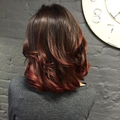 Brown Hair Red Tips, Burgundy Streaks, Red Highlights In Brown Hair, Red Hair Color Shades, Reddish Brown Hair Color, Brown Hair Color Ideas, Brown Hair Color