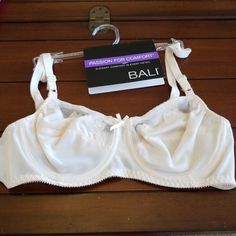 Size 34b Underwrite Bra. Cream Color With Floral Design. Super Cute For Summer! Double Eye Hook Back And Adjustable Straps. Nwt Feminine White Bra For Daywear, White Feminine Daywear Bra, Classic White Summer Bra, White Summer Daywear Bra, Bali Bra, Bali Bras, Eye Hook, Cream Color, Women's Intimates