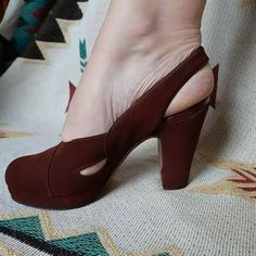 1940s Vintage Deadstock Shoes Rust Brown Suede Heels Hollywood Pin Up Deco | eBay Vintage Shoes Women, Brown Suede Heels, Vintage Shoes, Suede Heels, Brown Suede, Cute Shoes, Vintage Ladies, Pin Up, Rust