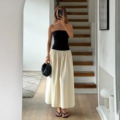 Black And White Colorblock Tube Maxi Dress Dress Tube Outfit, Night Time Outfits For Women, Flare Skirt Outfit, 18th Party, Vestido Strapless, Tube Maxi Dresses, Streetwear Dress, Dirndl Outfit, Elegant Mini Dress