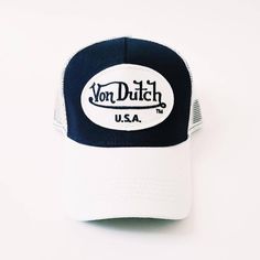 DEADSTOCK VON DUTCH CAP, WITH TAGS AND ORIGINAL PACKAGING 100% AUTHENTIC, BRAND NEW WITH TAGS. vintage white and navy blue Von Dutch cap / Von Dutch Cap / Von Dutch trucker cap.  embroidered classic white Von Dutch logo on front.  90s Y2K Cap FULLY TRACKED SHIPPING SERVICE. UK AND WORLDWIDE SHIPPING. Von Dutch Pink Velvet Hat, Casquette Von Dutch, Von Dutch Cap, Y2k Cap, Dutch Hat, Von Dutch Hat, Von Dutch, Winter Hats Beanie, Beautiful Hats