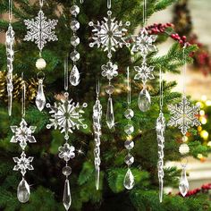 Christmas Trees Ideas, Christmas Snowflakes Ornaments, New Year's Party Decorations, Crystal Christmas Tree, Icicle Ornaments, Cozy Christmas Decor, Colonial Christmas, Christmas Pendant, Snowflake Decorations