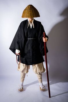 Monk Outfit, Cooler Look, Drawing Clothes, Outfits With Hats, Traditional Clothing, Fantasy Clothing