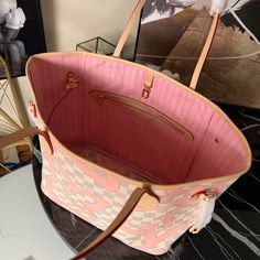 Size: 32cm*29cm*17cm It comes with Dust box, Care manual, Tag, and Paper bag. Lady Bags, Caribbean Netherlands, Paper Bag, Clutch Bag, Bag Lady, Things To Come, Tote Bag, Shoulder Bag