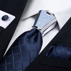 Windsor Knot Tie, Cool Tie Knots, Gentlemen Style, Windsor Knot, Silver Tie, Lion Pictures, Tie Pattern, Tie Men, Unique Ties