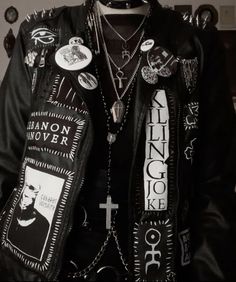 Deathrock Fashion, Goth Jacket, Jacket Diy, Goth Fits, Battle Jacket, Diy Jacket, Punk Outfits, Alt Fashion