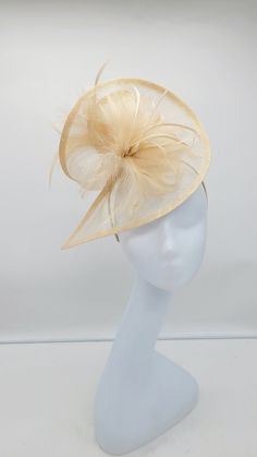 Beige (Natural) classic Kentucky derby and wedding fascinator. Vintage look and a classy finish. Great way to compliment your wedding, bridal shower, rehearsal dinner, cocktail party, or church outfits. - Fast Shipping - Rare find -Discount for group purchase. Reach out and let's know how I can help They come in other colors Magenta Color-- https://www.etsy.com/HatsandPearls/listing/762039958/magentafuschia-fascinator-wedding-hat?utm_source=Copy&utm_medium=ListingManager&utm_campaign=Share&utm_t Luxury Fitted Beige Fascinator, Elegant Beige Curved Brim Fascinator, Cream Brimmed Fascinator For Formal Occasions, Elegant Beige Adjustable Fascinator, Elegant Adjustable Beige Fascinator, Elegant Adjustable Top Hat, Elegant Summer Bridal Accessories, Gatsby Style Wedding Fascinator With Short Brim, Gatsby Style Summer Wedding Fascinator