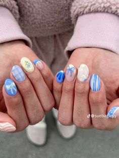 Nails Bow, Pink Tip Nails, Teen Nails, Bow Nails, Beachy Nails, Summer Nail Ideas, 4th Of July Nails, Summery Nails, Vibrant Nails