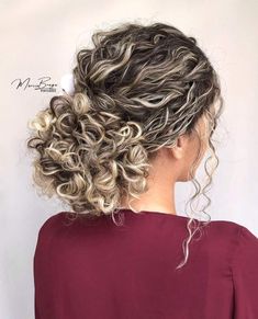 Half Bun Hairstyle, Curly Bridal Hair, Curly Updo Hairstyles, Curly Hair Up, Updo Hair Styles, Half Bun, Highlights Curly Hair, Cute Layered Haircut Mid Length, Layered Haircut Mid Length