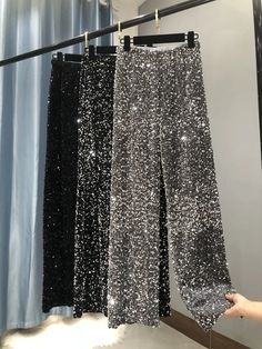 Season : Autumn/Winter Age : JUNIOR Pant Style : Wide leg pants Waist Type : high Pattern Type : Solid Decoration : Sequined Fabric Type : Broadcloth Fit Type : LOOSE Style : High Street Length : full length Material : COTTON,Polyester Elasticity : Slight Strech         尺码信息 Size Info 尺寸CM       裤长   腰围 臀围   桶围   - - -   - 均码 102    60拉伸86 98~108   46-50 备注:宝贝均为平铺测量,由于测量的差异,会有1-2CM的误差,不能接受的勿拍 请注意显示器的不同可能会造成颜色的差异     WHAT ABOUT REFUND?   Fast refund,100% Money Back Guarantee. If your product is d Vintage Jeans Style, Sequin Pant, Celana Fashion, Moda Do Momento, Chique Outfit, Gold Pants, Shiny Pants, Sequin Pants, Pleated Fabric