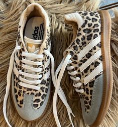 Leopard Adidas, Samba Adidas, Cute Adidas, Sneakers Cute, Aesthetic Vogue, Dr Shoes, Basket Style, Adidas Shoes Women, Mode Boho