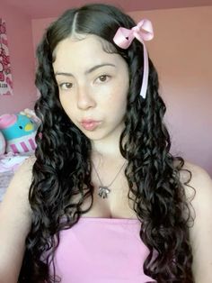 Kawaii Hairstyles For Curly Hair, Coquette Curly Hair, 3a Hair, Kawaii Hairstyles, Ribbon Hairstyle, Curly Hair Women