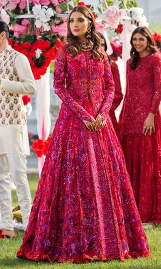 Nomi Ansari. N-388b Mehendi Outfits Sisters, Pakistani Frocks, Mehendi Dresses, Bride's Sister, Wedding Frocks, Red Bridal Dress, Nikkah Dress, Bridal Lehenga Collection, Designer Bridal Lehenga