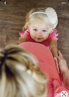 Family Maternity Pictures, Maternity Picture Ideas, Family Maternity Photos, Baby Fotografie, Maternity Photoshoot Poses, Maternity Picture, Maternity Photography Poses, Maternity Photo Ideas, Baby Belly