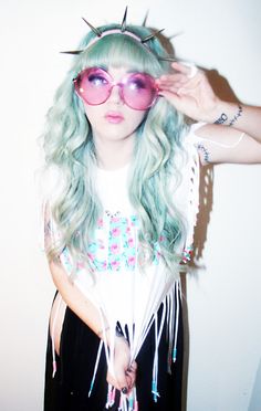 thorn|headband, 2010s Aesthetic, Pastel Decor, Looks Party, Pink Sunglasses